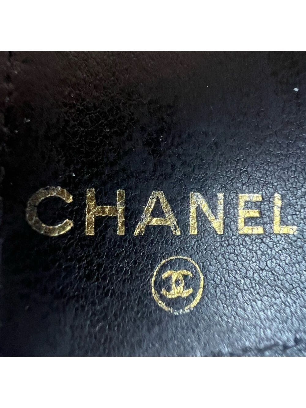 ❤️CHANEL BLACK PATENT LEATHER 6 RING KEYHOLDER WITH LOGO - Picture 15 of 16